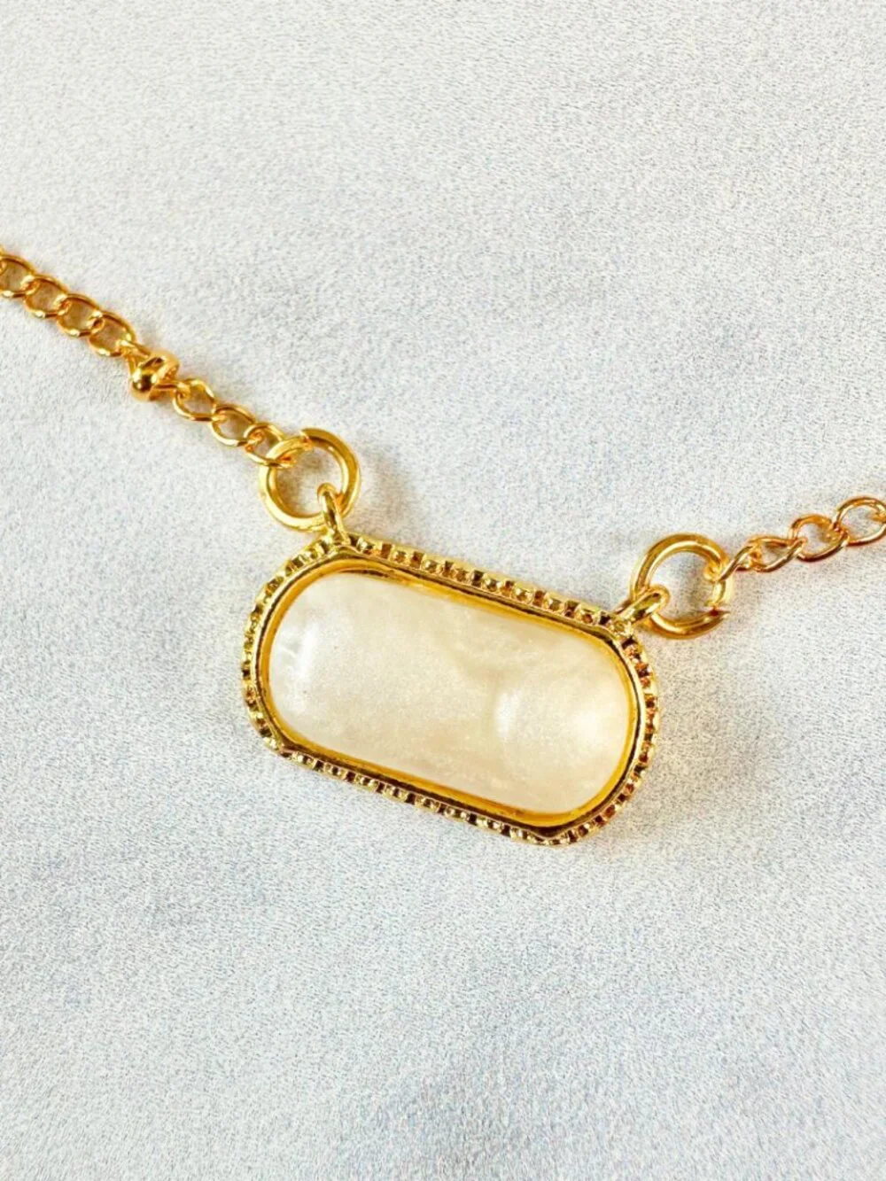 Never Used Mini Elisa Satellite Short Pendant Necklace Gold / Ivory - Picture 3 of 5